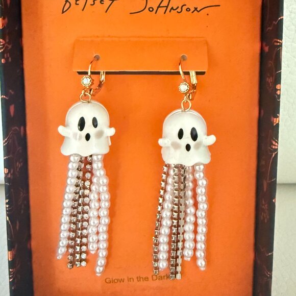 NEW BOXED Betsey Johnson Glow In Dark Halloween Ghost Earrings Dangling Pearls - Picture 1 of 4